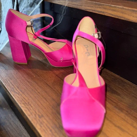 Hot pink heels - Picture 2 of 2